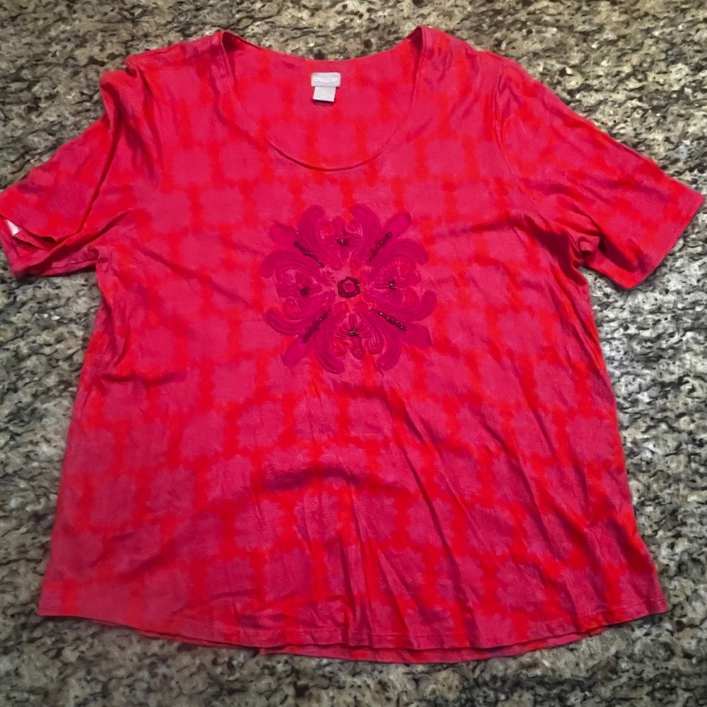Chicos Red Pink Damask Beaded Medallion Top Short Sleeve Size 3 XL Womens